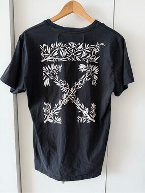 Off-White Black T-Shirt - Botanical Arrow White Graphic - Size L